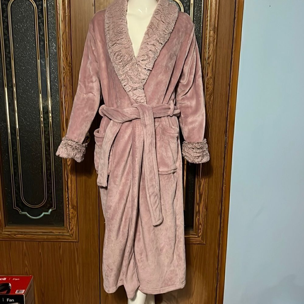 Carole Hochman Robe  
